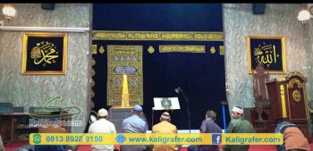 kondisi mihrab masjid setelah pemasangan kain kiswah