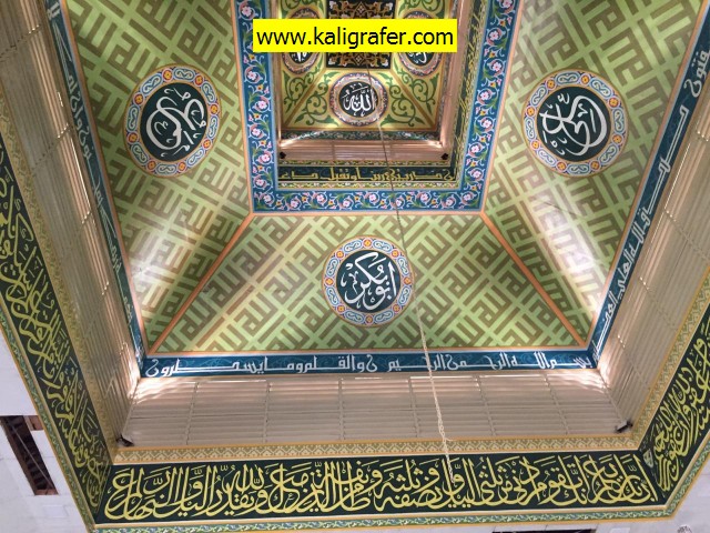 kaligrafi-plafon-masjid-warna-soft-2