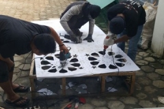proses-pembuatan-ornamen-geometris-bahan-galvanis-besi-12