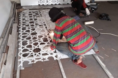 proses-pembuatan-ornamen-geometris-bahan-galvanis-besi-8